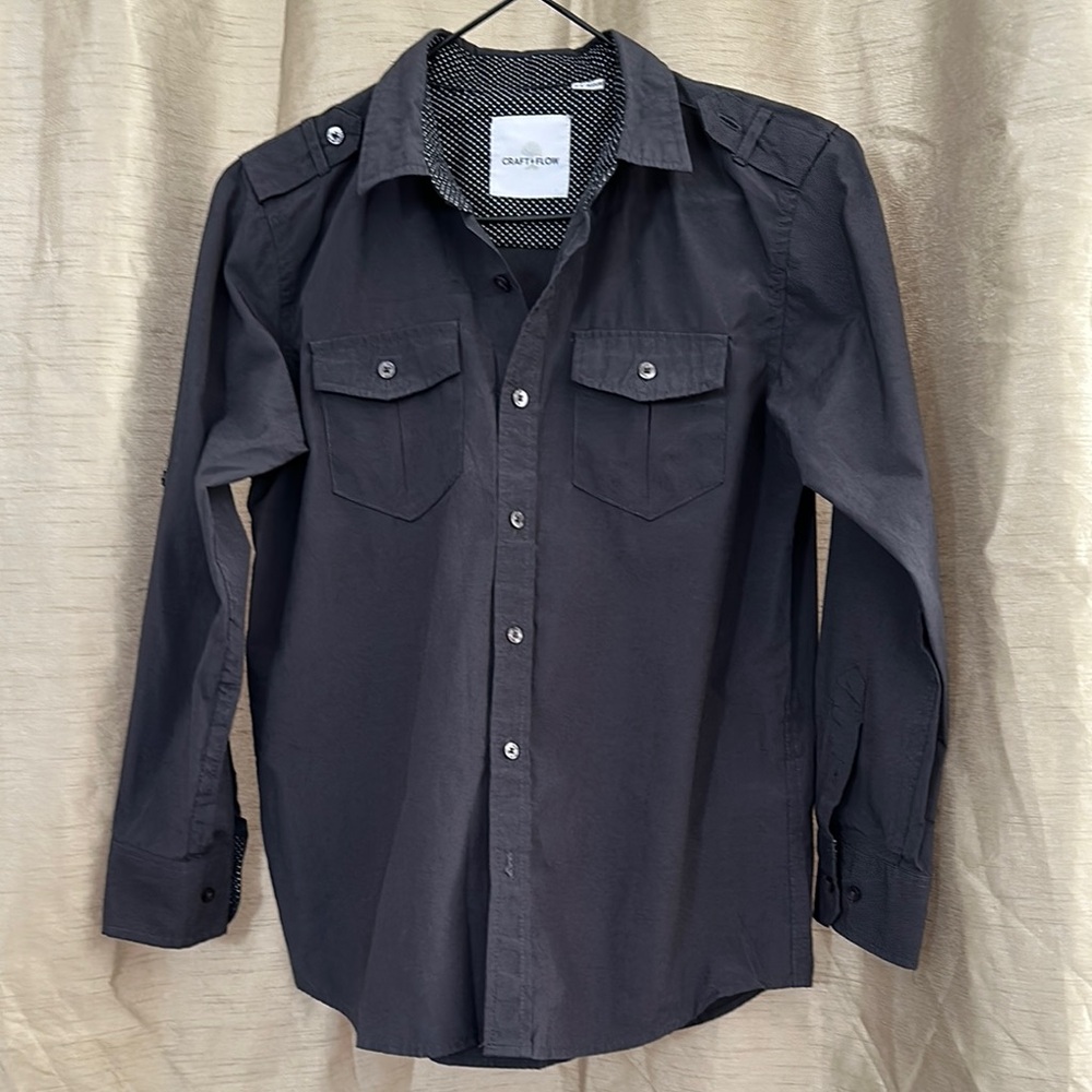 ❤️BUNDLE BUY 3 GET 15% OFF❤️
Charcoal Gray Long Sleeves Button Down Shirt